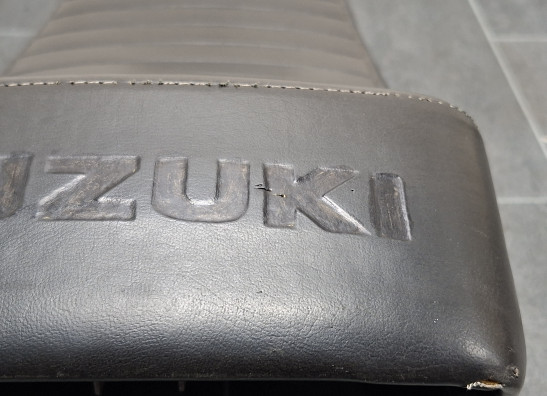 Zadel Suzuki GS 450E