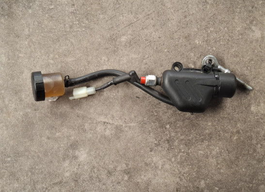 Rempomp achter KTM 690 Duke 4