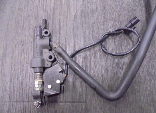 Rempomp achter Honda CB 1100 RS