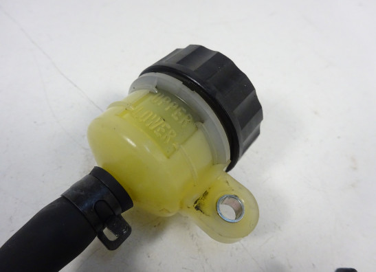 Rempomp achter Kawasaki ZX 10 R