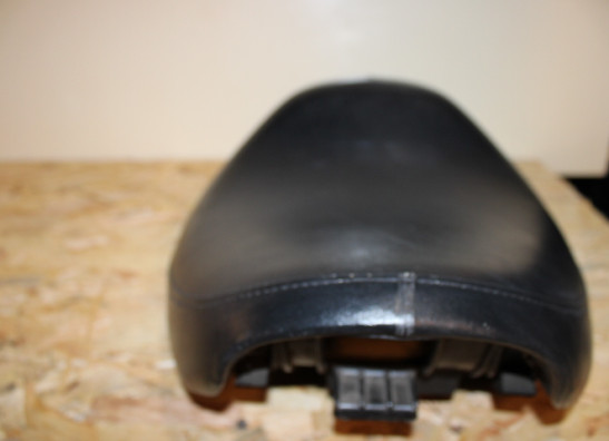 Zadel Honda VF 750 C Magna