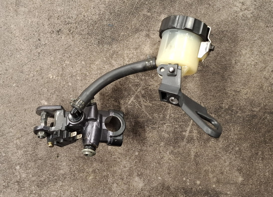 Rempomp achter Yamaha YZF R1