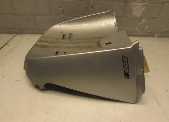 Cowl V shape under Kymco People S 300i