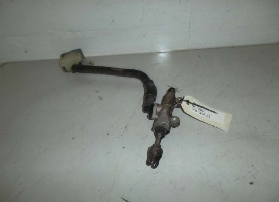 Rempomp achter Honda CBR 600 F