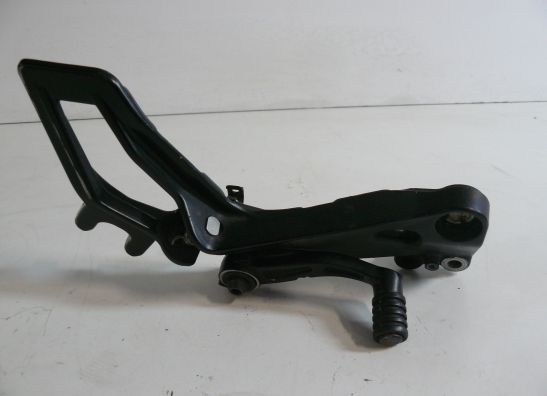Fussrastetrager vorne rechts KTM RC125