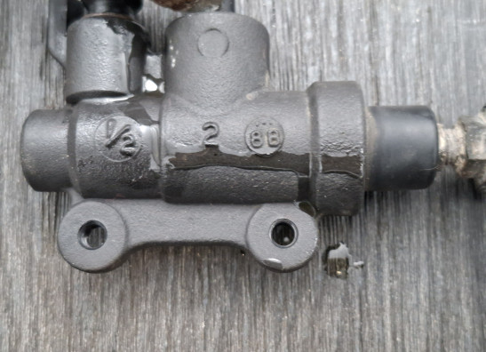 Rempomp achter BMW R 1200 GS LC