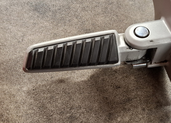 Fussrastetrager vorne links CFMoto 650 MT