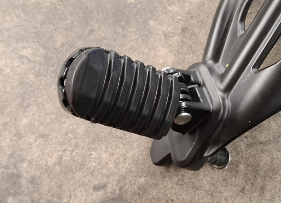 Fussrastetrager vorne rechts Honda CMX 500 Rebel