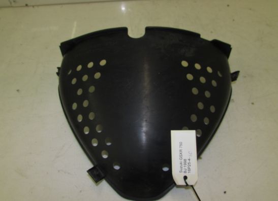 Cowl V shape under Suzuki GSX R 750