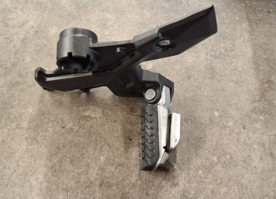 Main step holder right Kawasaki Z 650
