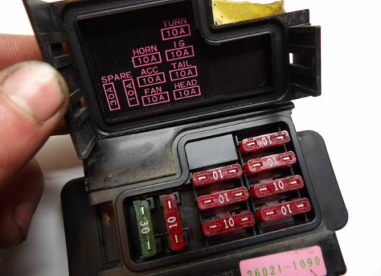 Fuse box Kawasaki ZZR 1100