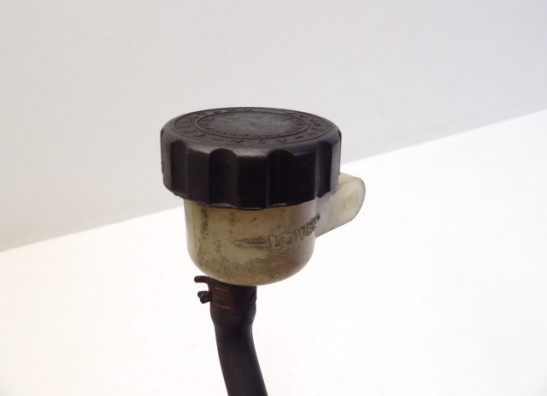 Rempomp achter Yamaha FZR 400