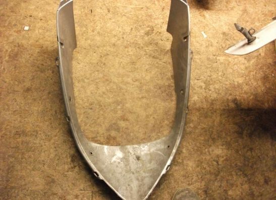 Cowl V shape under Honda VFR 750
