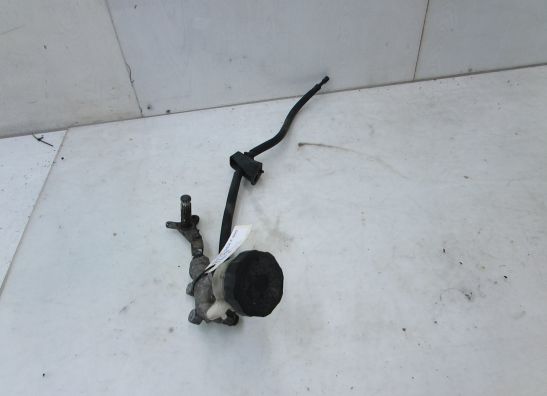 Rempomp achter Suzuki GSX F 600