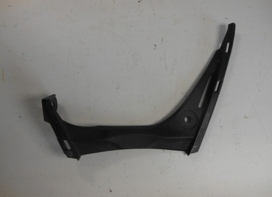 Cowl V shape under Suzuki GSX S 1000