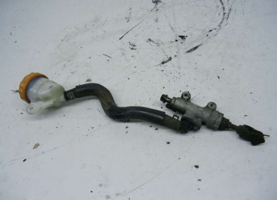 Rempomp achter Honda VFR 750