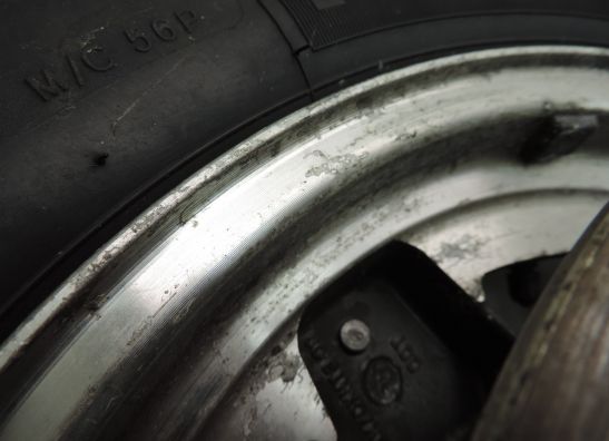 Voorvelg met band Suzuki Burgman 400