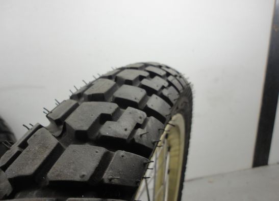 Voorvelg met band Cagiva W16 600