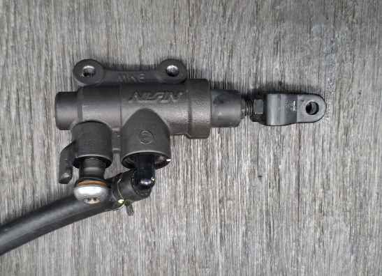 Rempomp achter BMW R 1200 GS LC