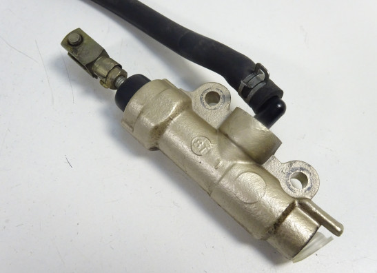 Rempomp achter MV Agusta 989 Brutale R