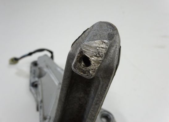 Fussrastetrager vorne rechts Kawasaki ZZR 1100