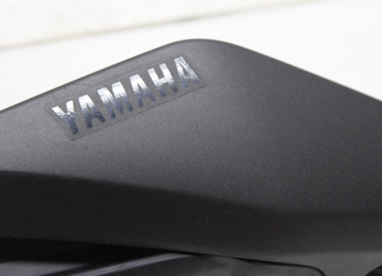 Rechter achterkant Yamaha MT 09