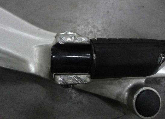 Fussrastetrager vorne links Honda CBF 600