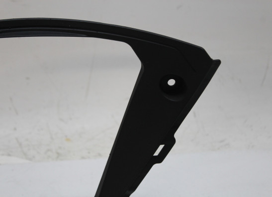 Cowl V shape under Suzuki GSX R 1000