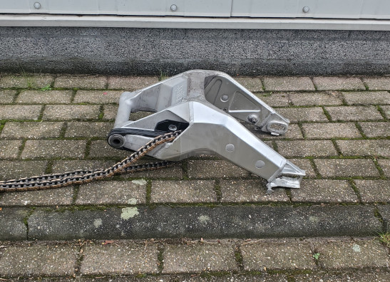 Achterbrug Aprilia Tuono 1000