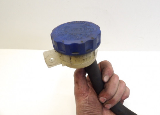 Rempomp achter Kawasaki ZEPHYR 550