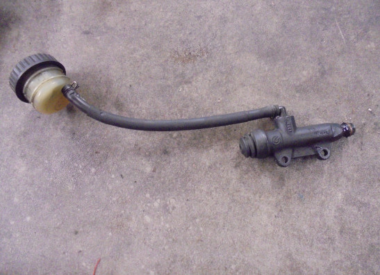 Rempomp achter Ducati Diavel