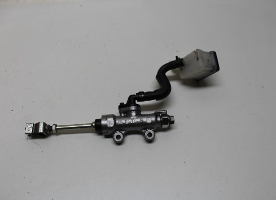 Rempomp achter Honda NC 750 X