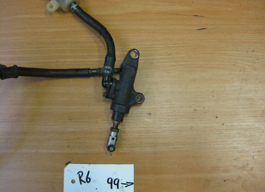 Rempomp achter Yamaha YZF R6