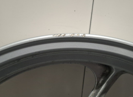 Voorvelg Triumph Trident 900