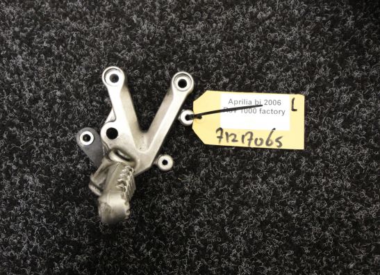 Main step holder left Aprilia RSV 1000