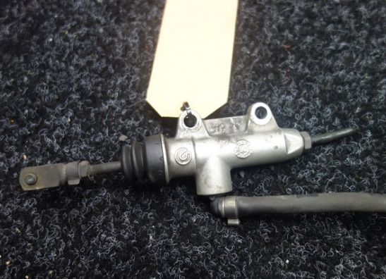 Rempomp achter BMW F 800 S - ST