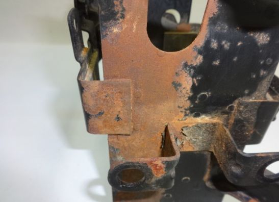 Batterie befestigung Suzuki GSX F 1100