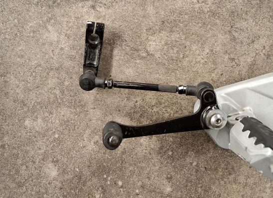 Fussrastetrager vorne links CFMoto 650 MT