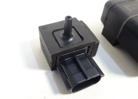 Relais unit Suzuki GSR 600