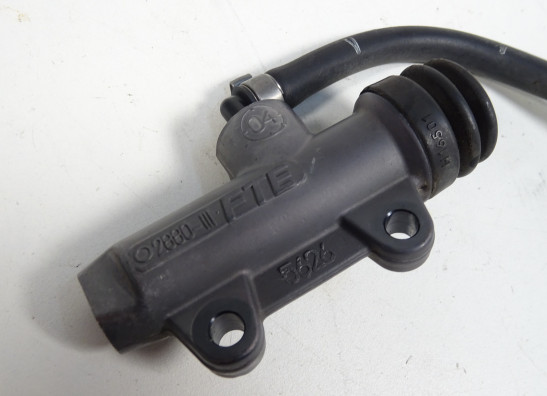 Rempomp achter BMW K 1200 S 