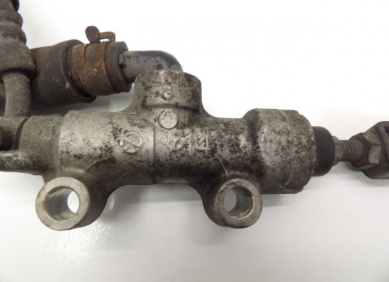 Rempomp achter Kawasaki ZZR 1100