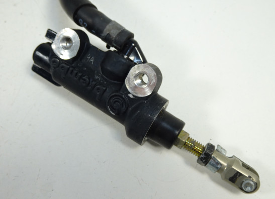 Rempomp achter Yamaha FZ1