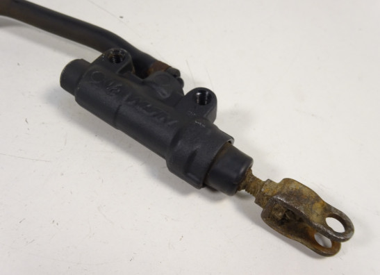 Rempomp achter Triumph Tiger 800