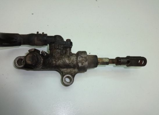 Rempomp achter Yamaha XT