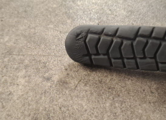 Voetsteun links KTM 690 Duke 4