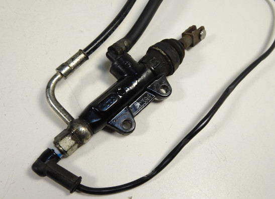 Rempomp achter KTM 125 Duke