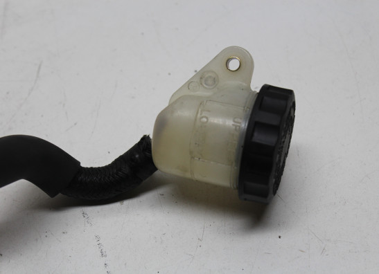 Rempomp achter Honda VFR 800 I