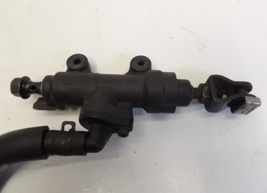 Rempomp achter Honda CBF 1000