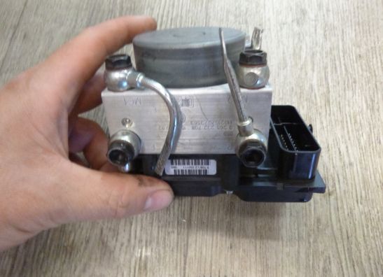 ABS pomp Ducati monster 1100