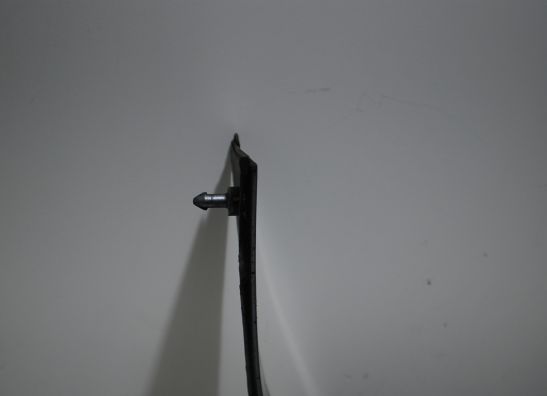 Cowl V shape under Kawasaki ZX 9 R